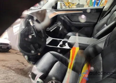 2022 Tesla Model Y z USA, uszkodzony, nr VIN 7SAYGDEE4NF531921